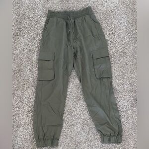 NWT Abercrombie & Fitch Women’s Grren Cargo Joggers
